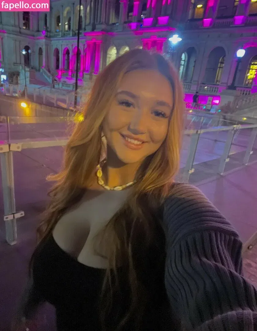 Hayley Aurisch / hailey.aurisch / yellowmonkeys Onlyfans Photo Gallery 