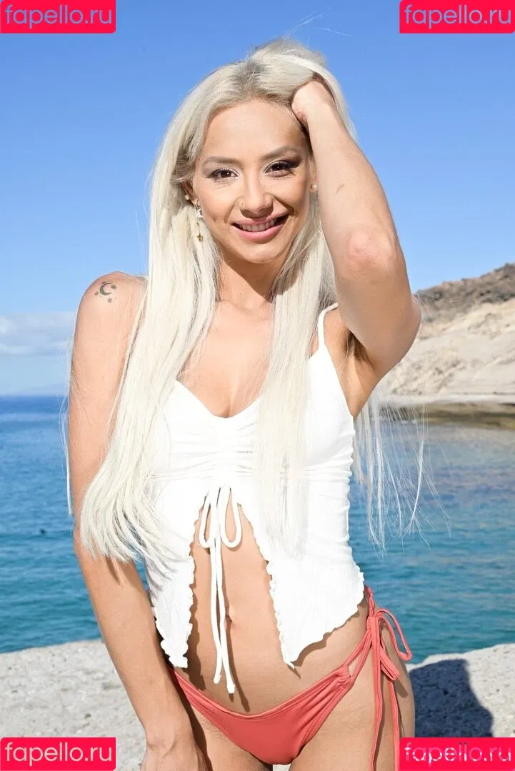 Veronica Leal / VeronicaLealoff / veroleal / veronicalealx Onlyfans Photo Gallery 