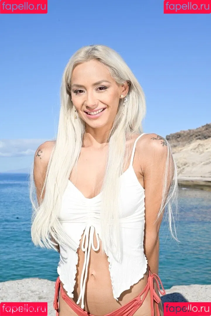Veronica Leal / VeronicaLealoff / veroleal / veronicalealx Onlyfans Photo Gallery 