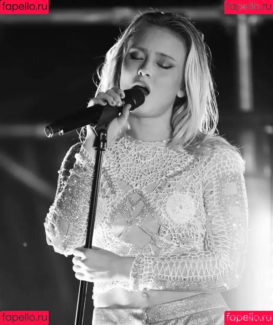 Zara Larsson / zaralarsson Onlyfans Photo Gallery 