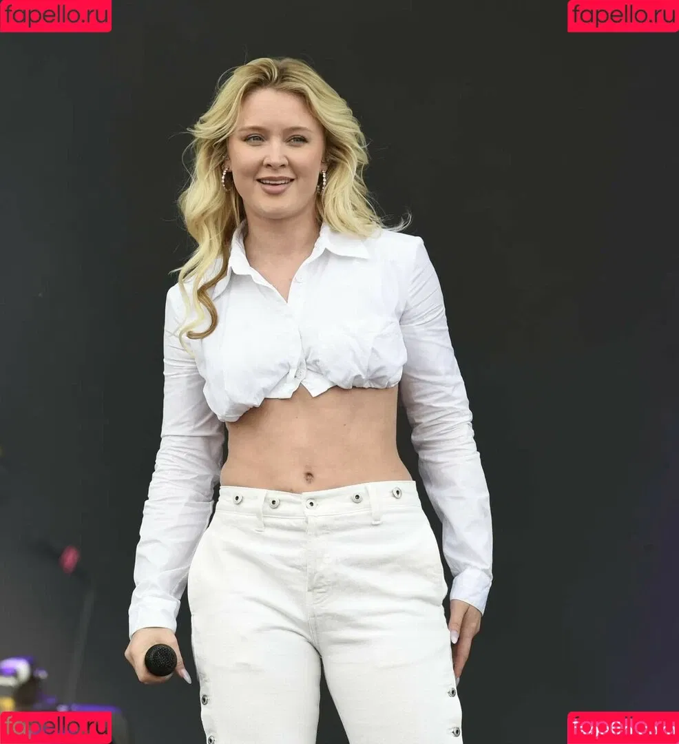 Zara Larsson / zaralarsson Onlyfans Photo Gallery 
