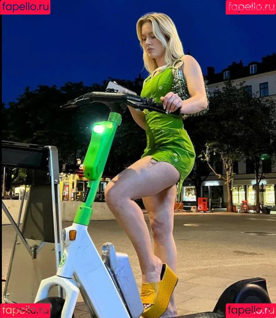 Zara Larsson / zaralarsson Onlyfans Photo Gallery 
