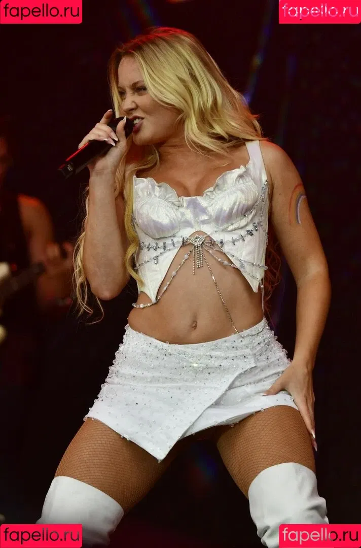 Zara Larsson / zaralarsson Onlyfans Photo Gallery 