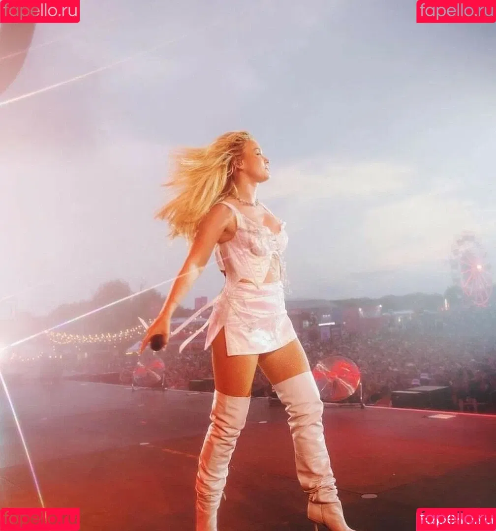 Zara Larsson / zaralarsson Onlyfans Photo Gallery 