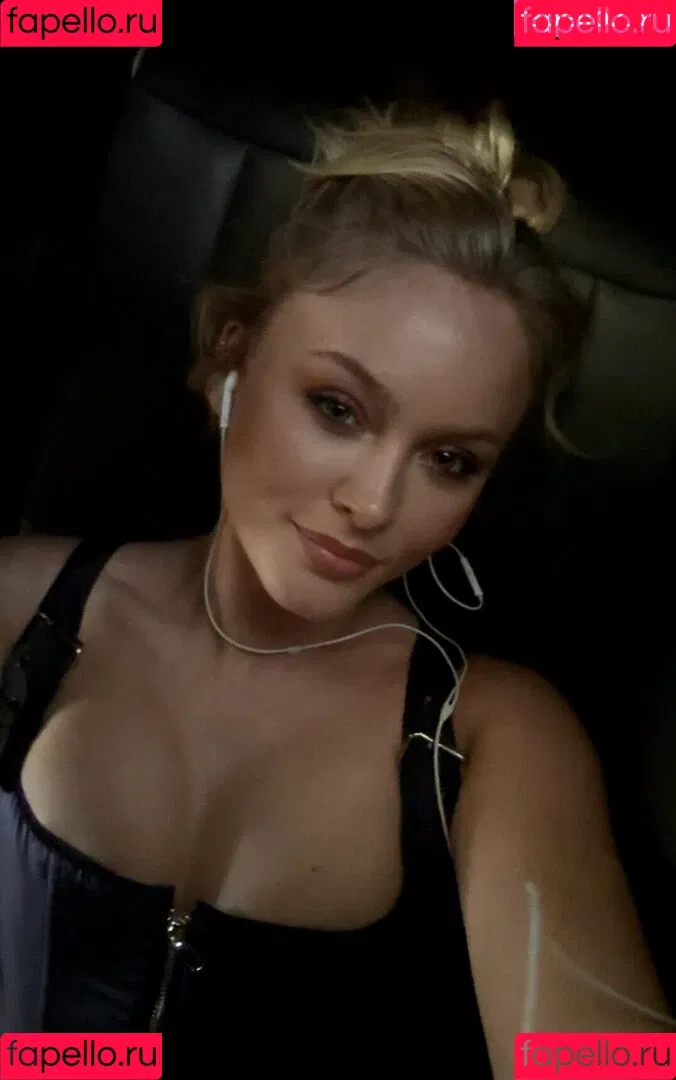 Zara Larsson / zaralarsson Onlyfans Photo Gallery 