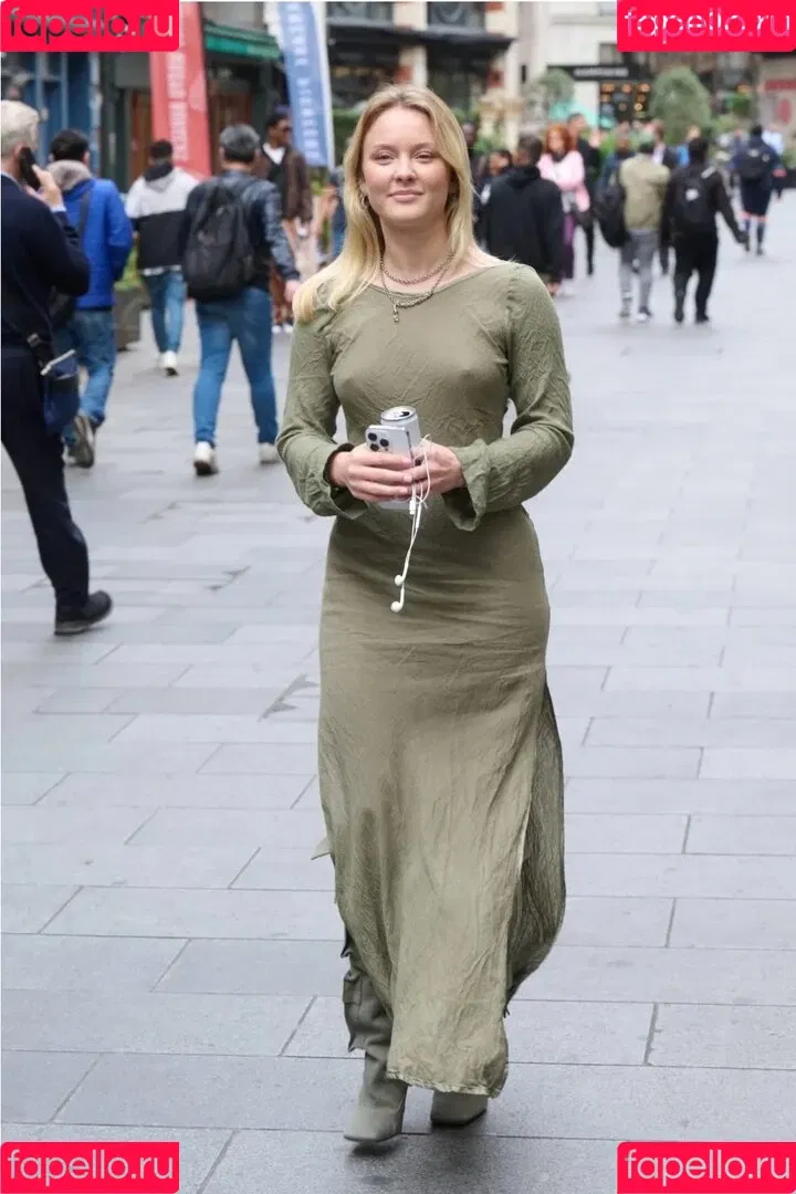 Zara Larsson / zaralarsson Onlyfans Photo Gallery 