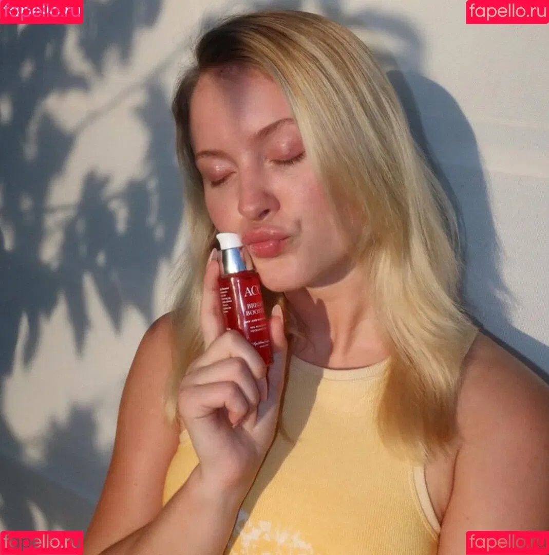 Zara Larsson / zaralarsson Onlyfans Photo Gallery 