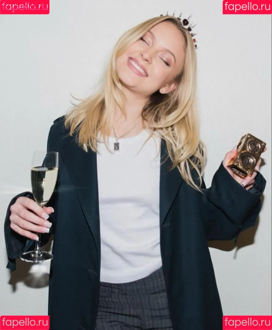 Zara Larsson / zaralarsson Onlyfans Photo Gallery 