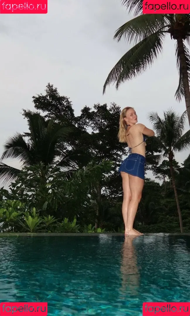 Zara Larsson / zaralarsson Onlyfans Photo Gallery 