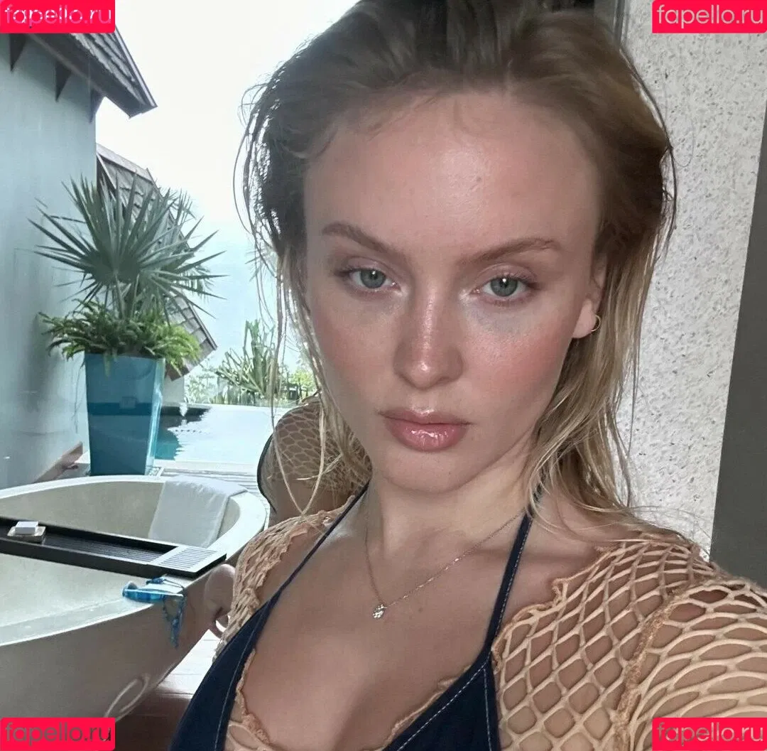 Zara Larsson / zaralarsson Onlyfans Photo Gallery 