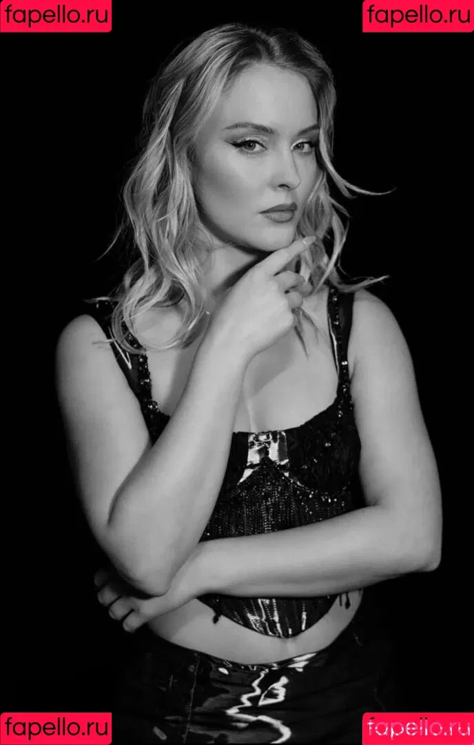 Zara Larsson / zaralarsson Onlyfans Photo Gallery 