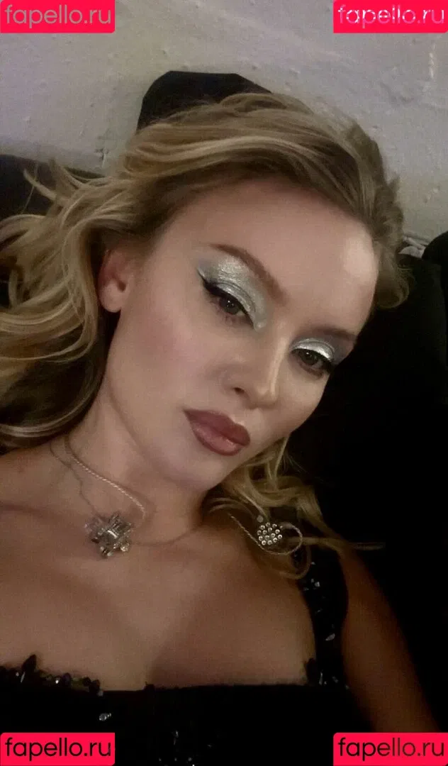 Zara Larsson / zaralarsson Onlyfans Photo Gallery 