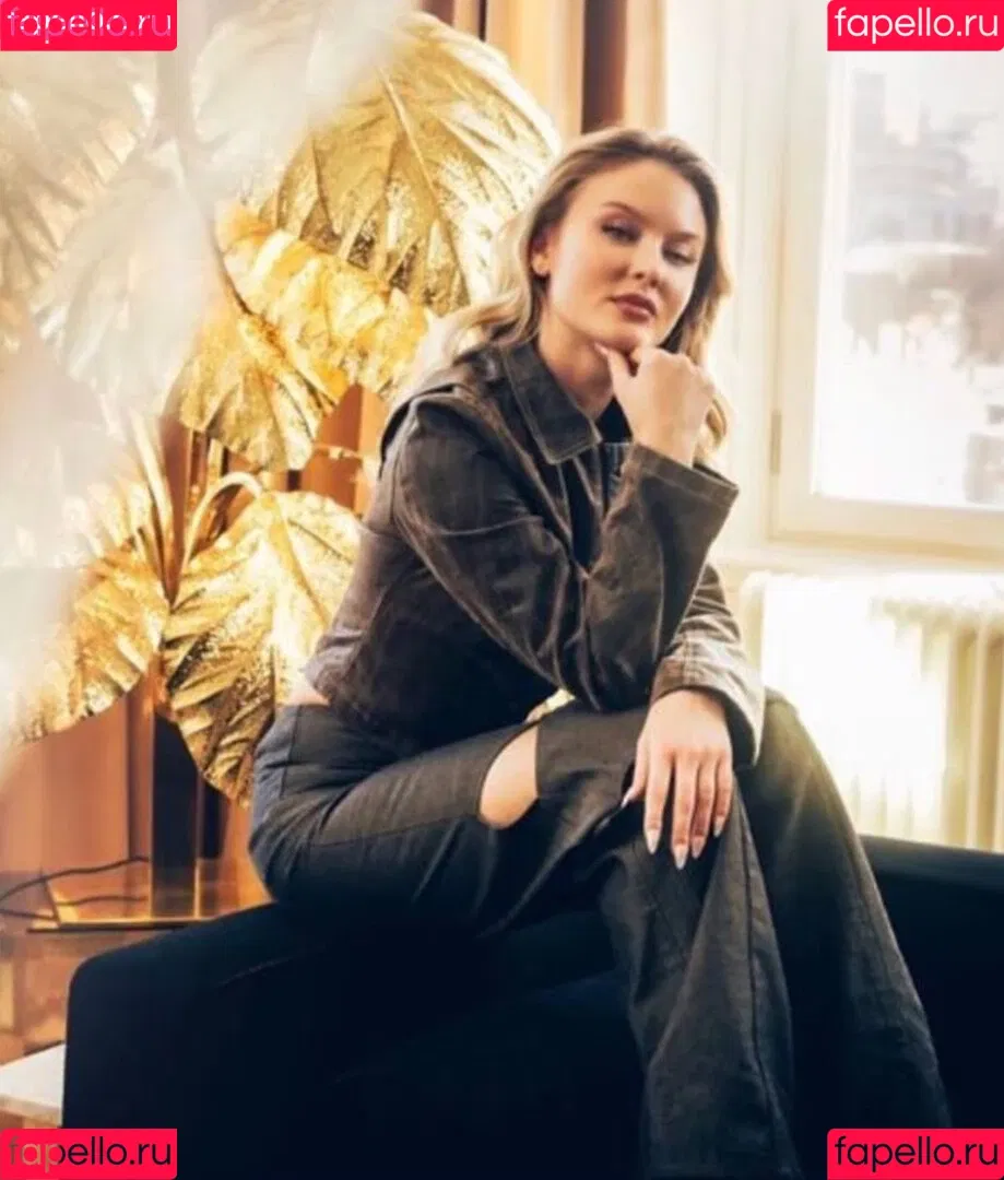 Zara Larsson / zaralarsson Onlyfans Photo Gallery 