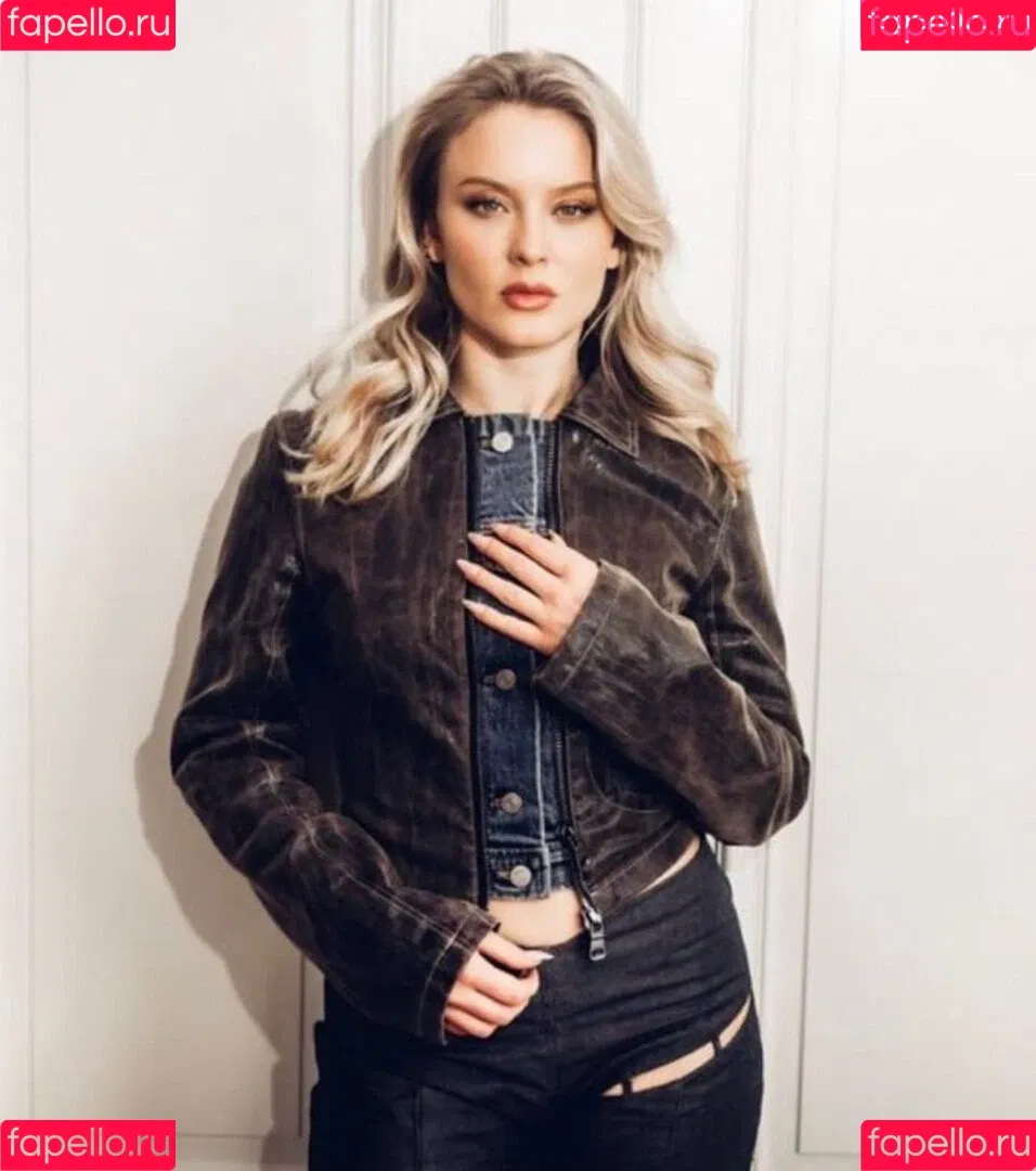Zara Larsson / zaralarsson Onlyfans Photo Gallery 