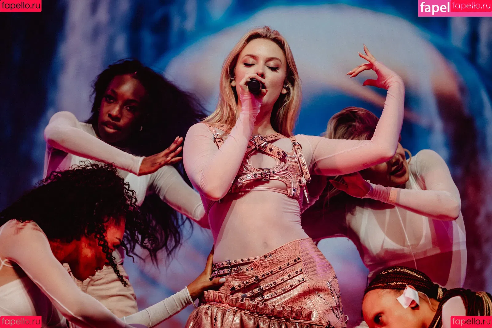 Zara Larsson / zaralarsson Onlyfans Photo Gallery 