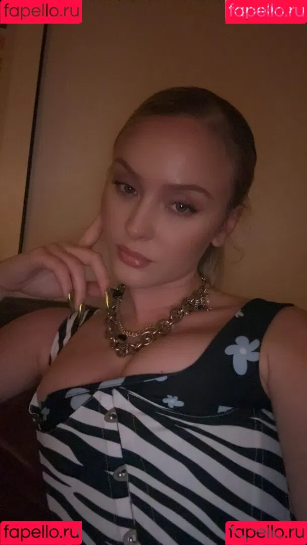 Zara Larsson / zaralarsson Onlyfans Photo Gallery 