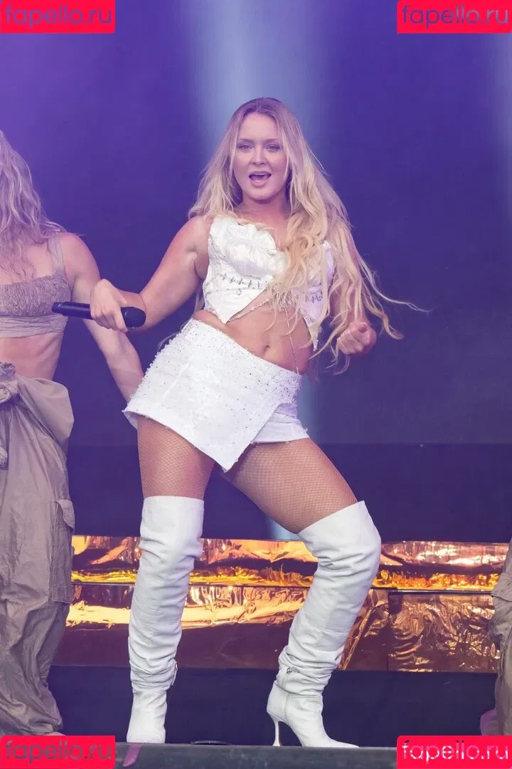 Zara Larsson / zaralarsson Onlyfans Photo Gallery 