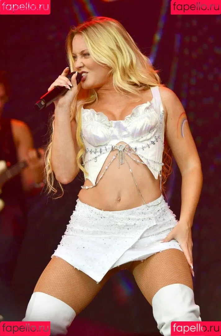 Zara Larsson / zaralarsson Onlyfans Photo Gallery 