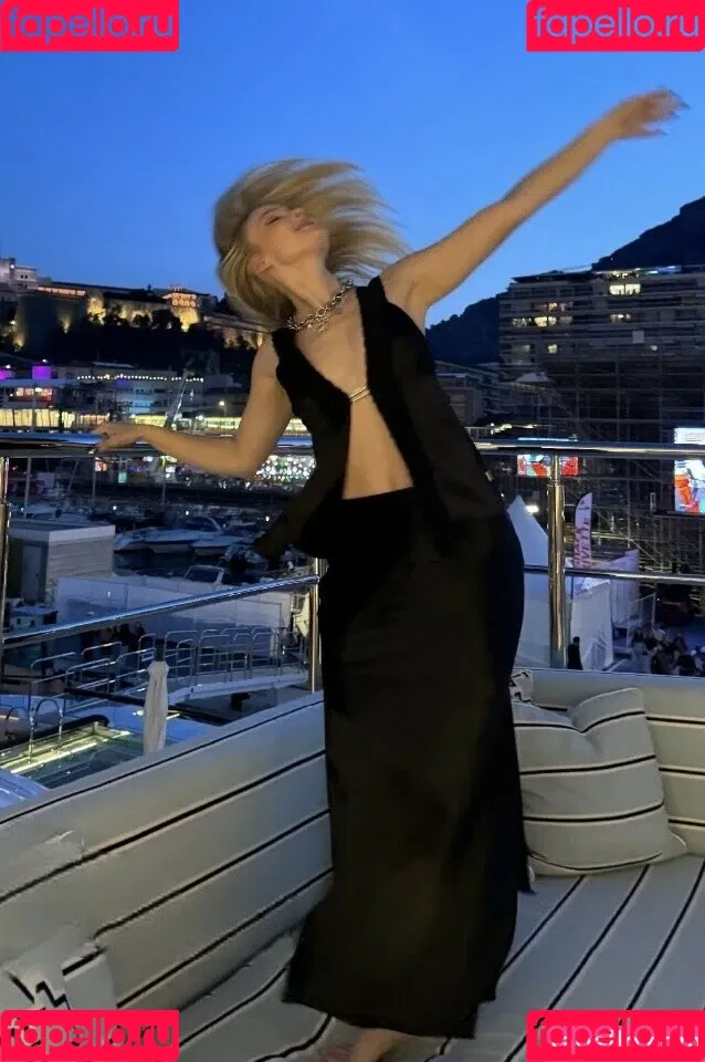 Zara Larsson / zaralarsson Onlyfans Photo Gallery 