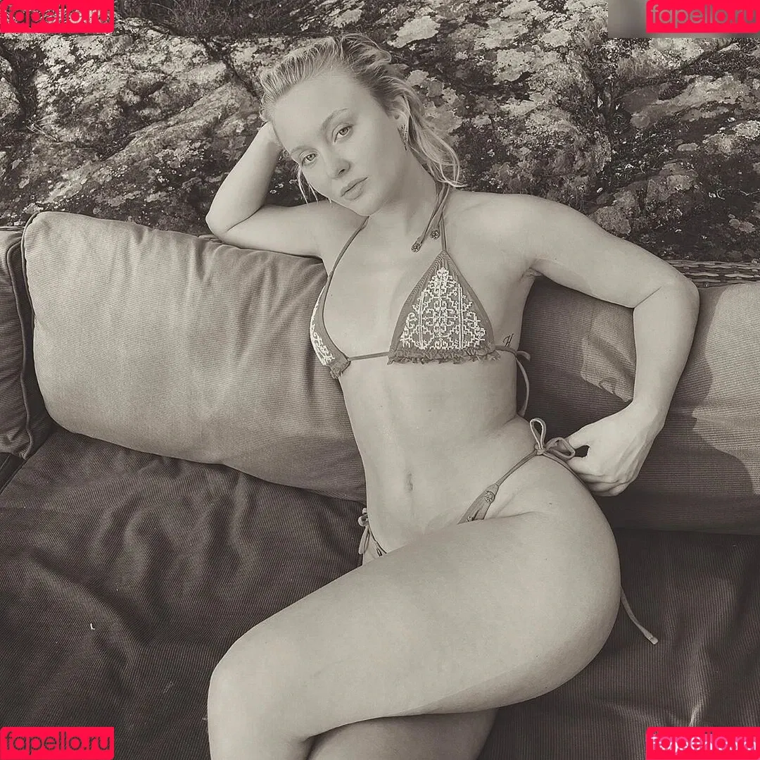 Zara Larsson / zaralarsson Onlyfans Photo Gallery 
