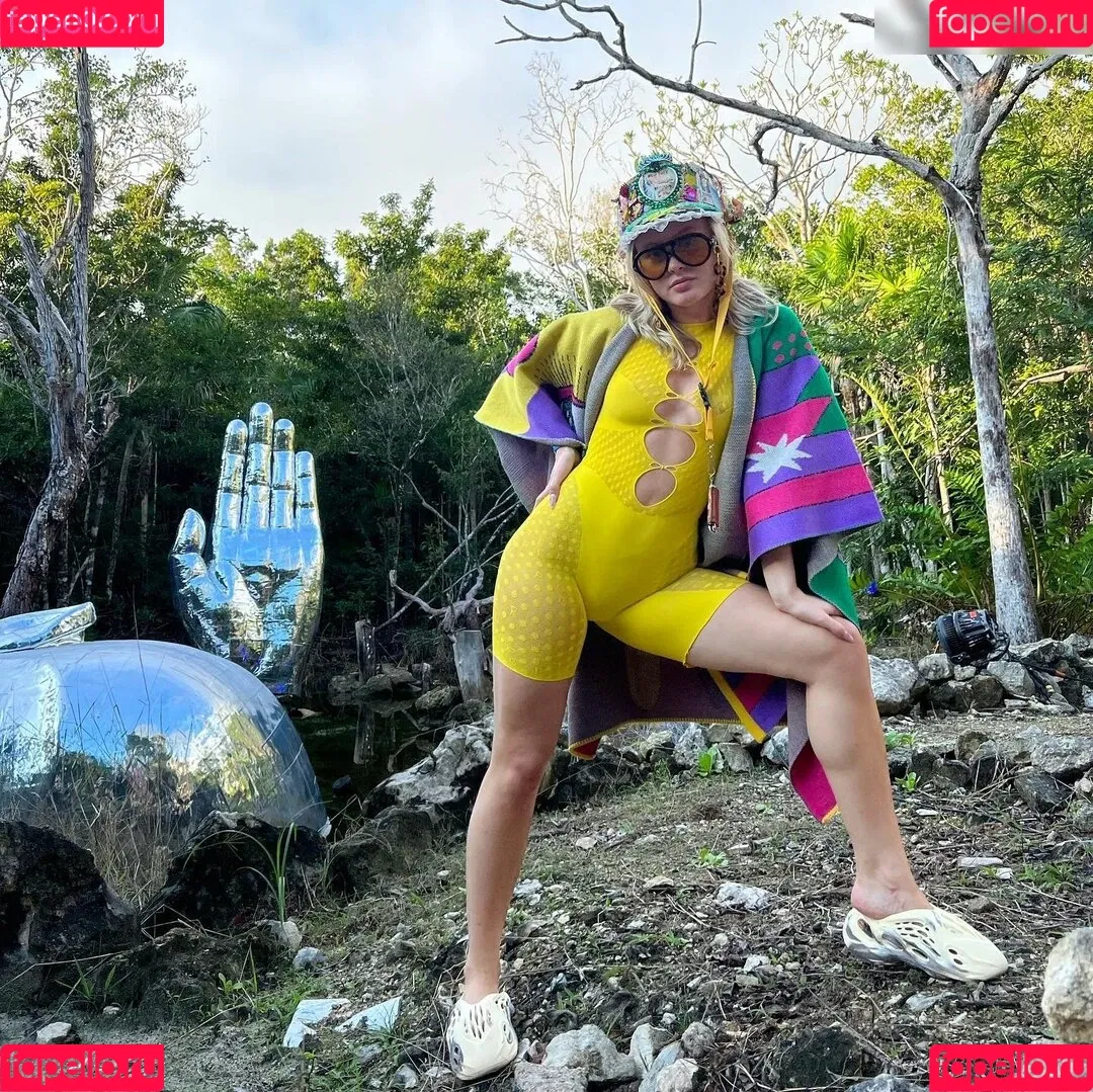 Zara Larsson / zaralarsson Onlyfans Photo Gallery 