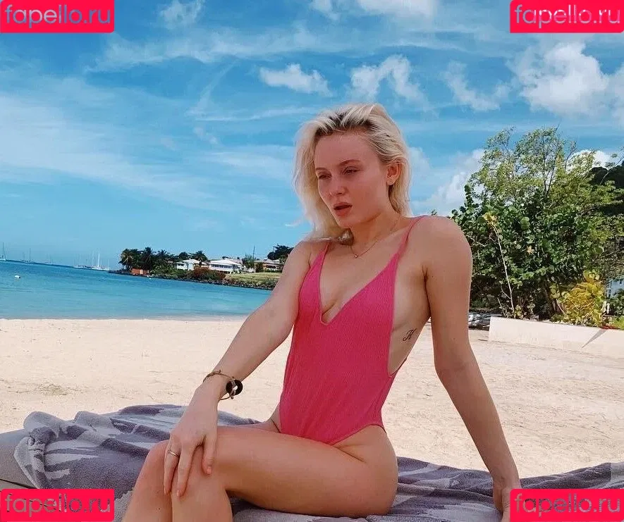 Zara Larsson / zaralarsson Onlyfans Photo Gallery 