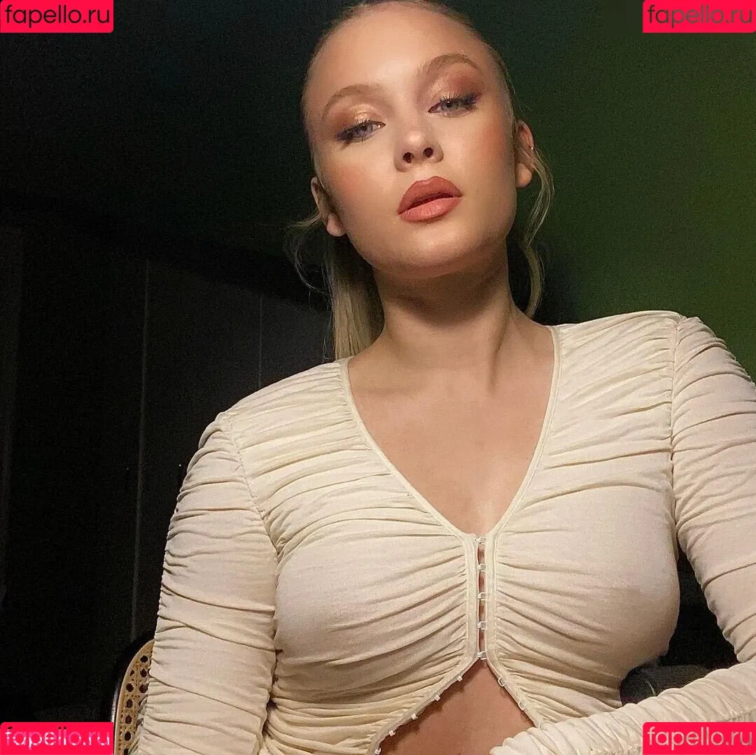 Zara Larsson / zaralarsson Onlyfans Photo Gallery 