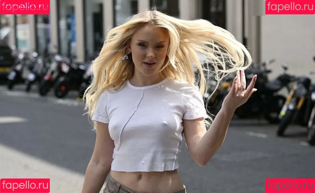 Zara Larsson / zaralarsson Onlyfans Photo Gallery 