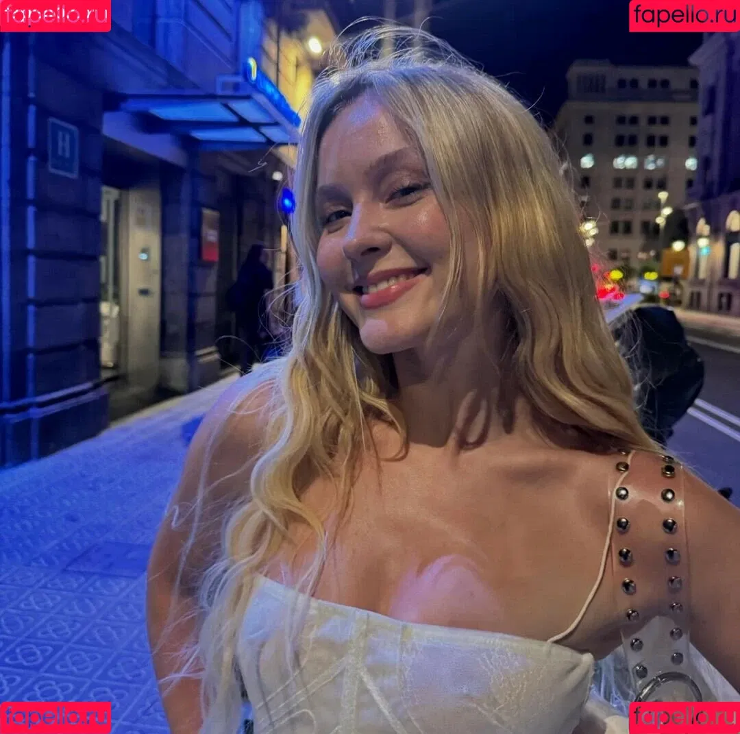 Zara Larsson / zaralarsson Onlyfans Photo Gallery 