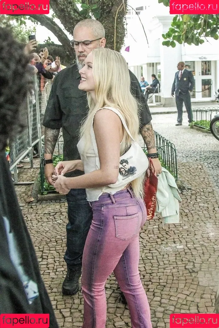 Zara Larsson / zaralarsson Onlyfans Photo Gallery 