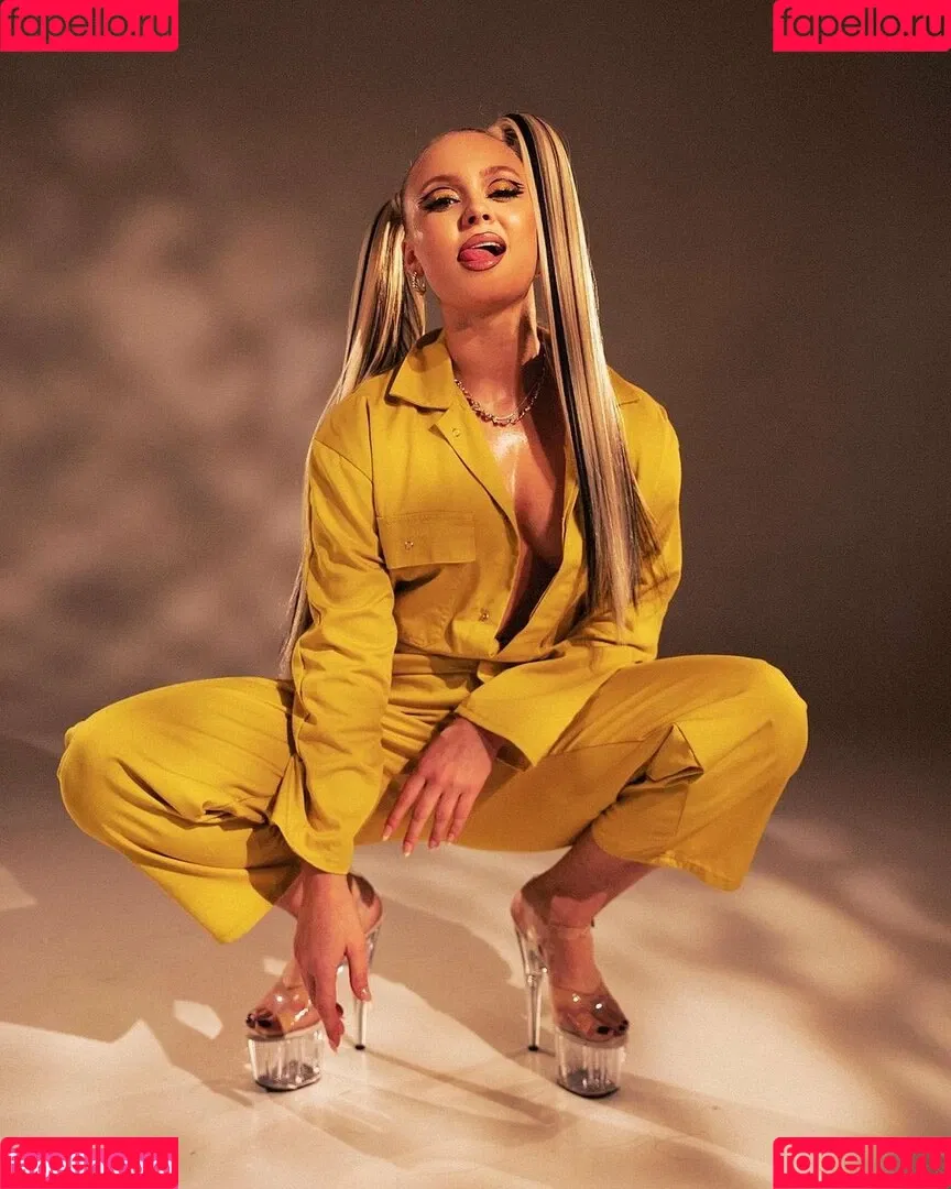Zara Larsson / zaralarsson Onlyfans Photo Gallery 