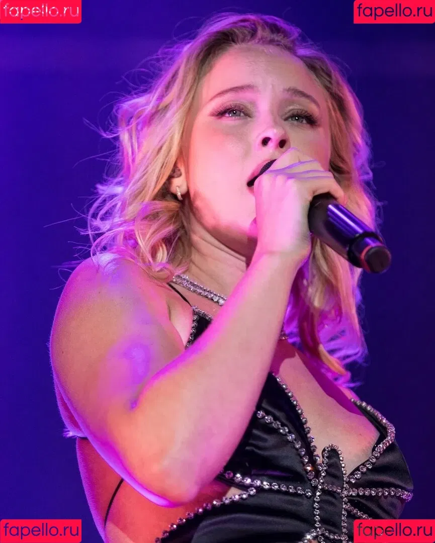 Zara Larsson / zaralarsson Onlyfans Photo Gallery 