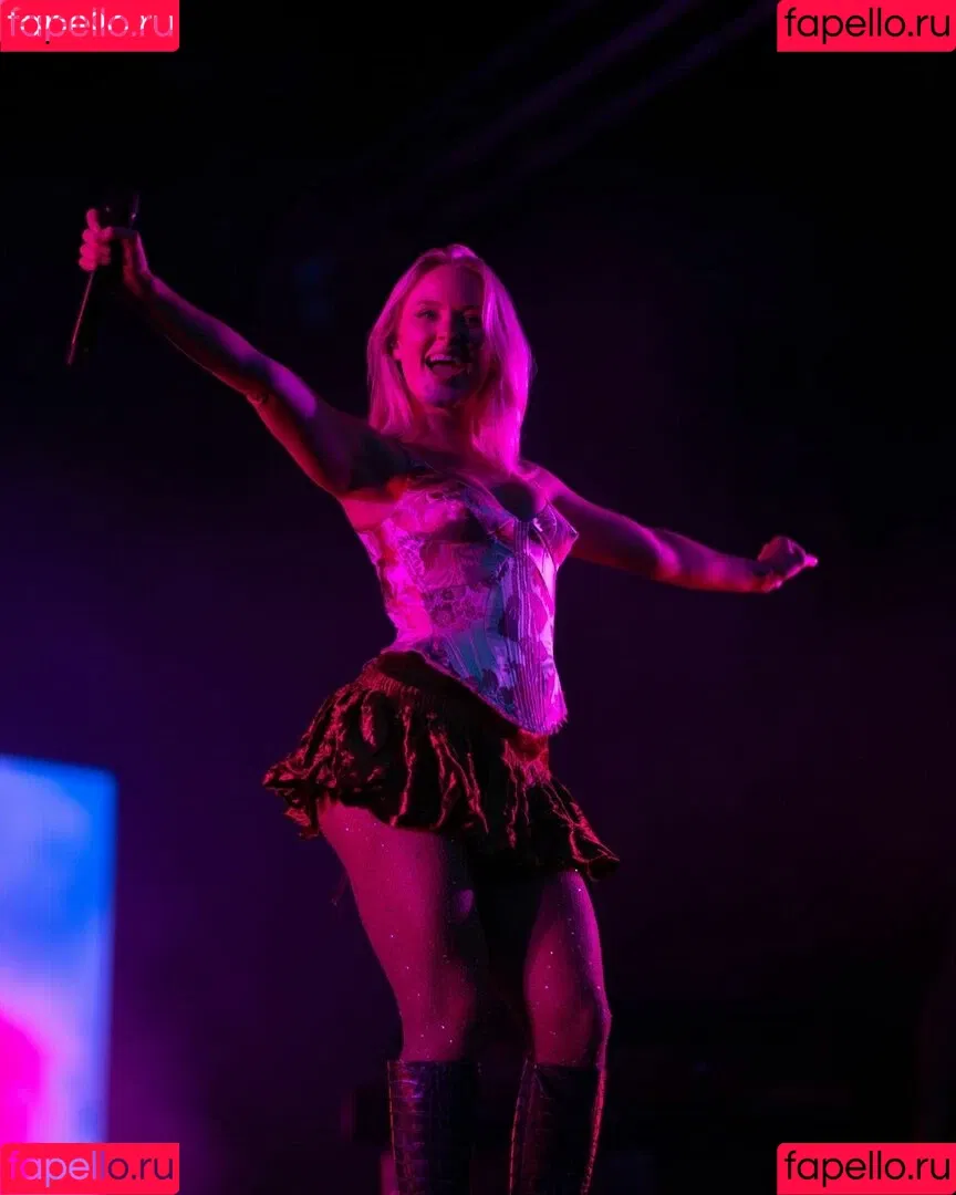 Zara Larsson / zaralarsson Onlyfans Photo Gallery 