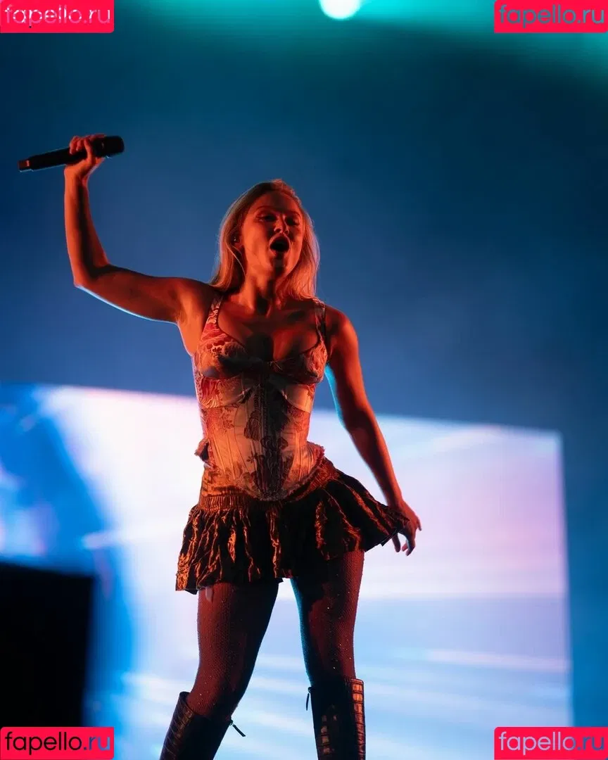 Zara Larsson / zaralarsson Onlyfans Photo Gallery 