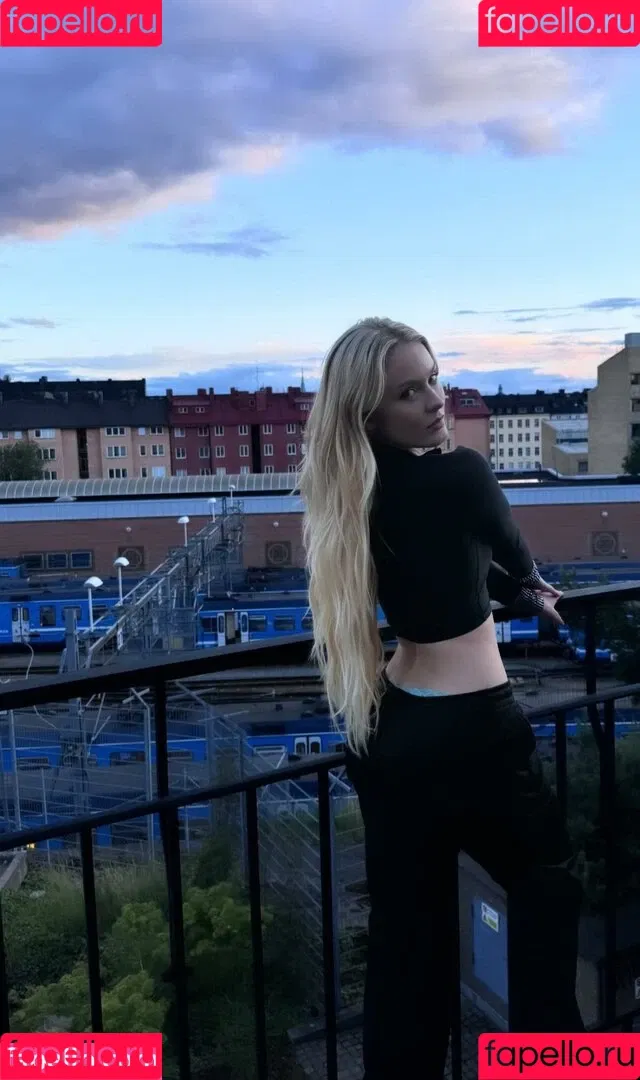 Zara Larsson / zaralarsson Onlyfans Photo Gallery 