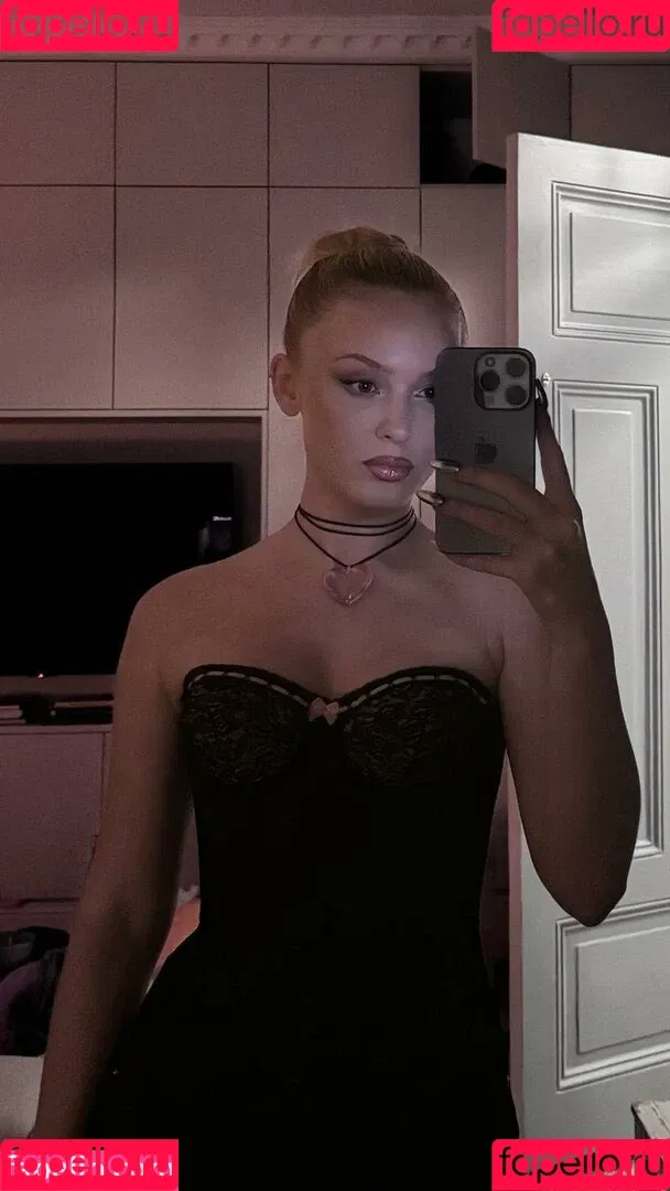 Zara Larsson / zaralarsson Onlyfans Photo Gallery 