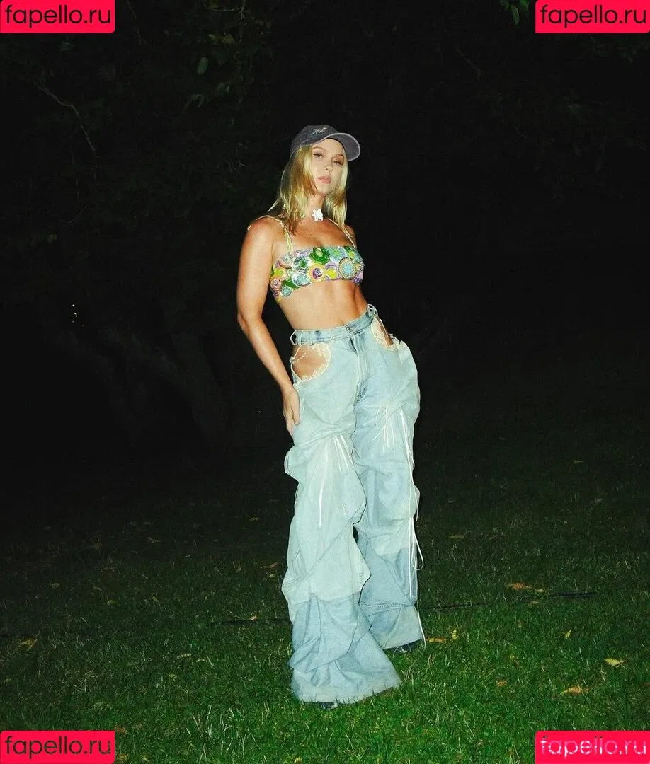 Zara Larsson / zaralarsson Onlyfans Photo Gallery 
