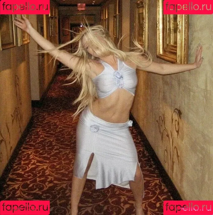 Zara Larsson / zaralarsson Onlyfans Photo Gallery 