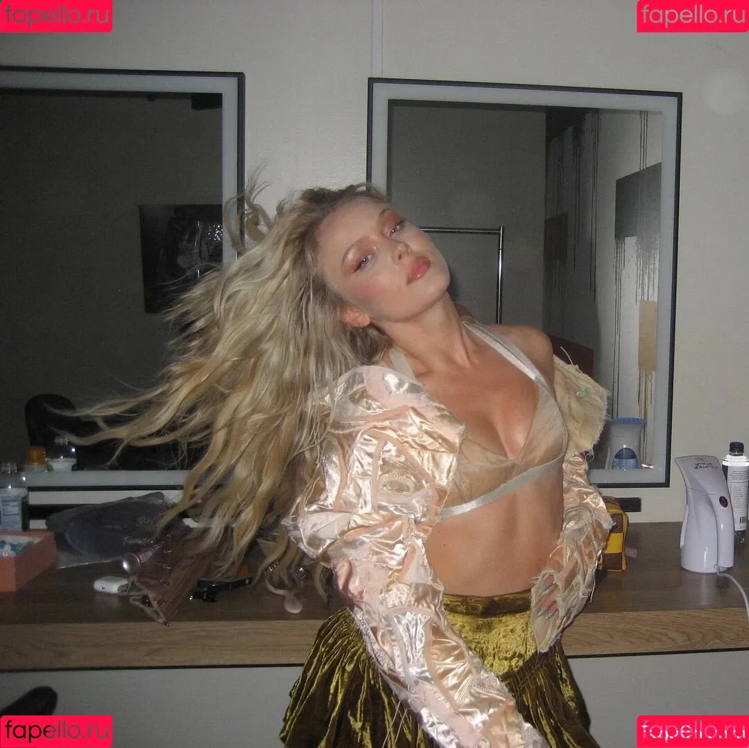 Zara Larsson / zaralarsson Onlyfans Photo Gallery 