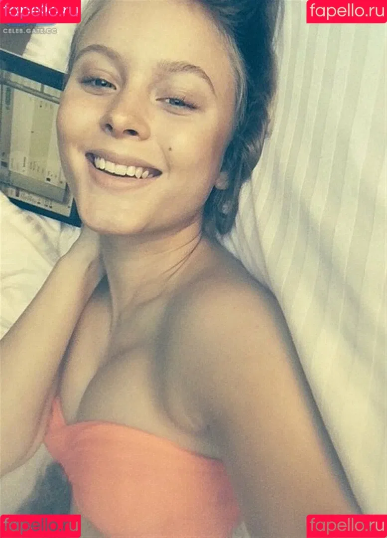 Zara Larsson / zaralarsson Onlyfans Photo Gallery 