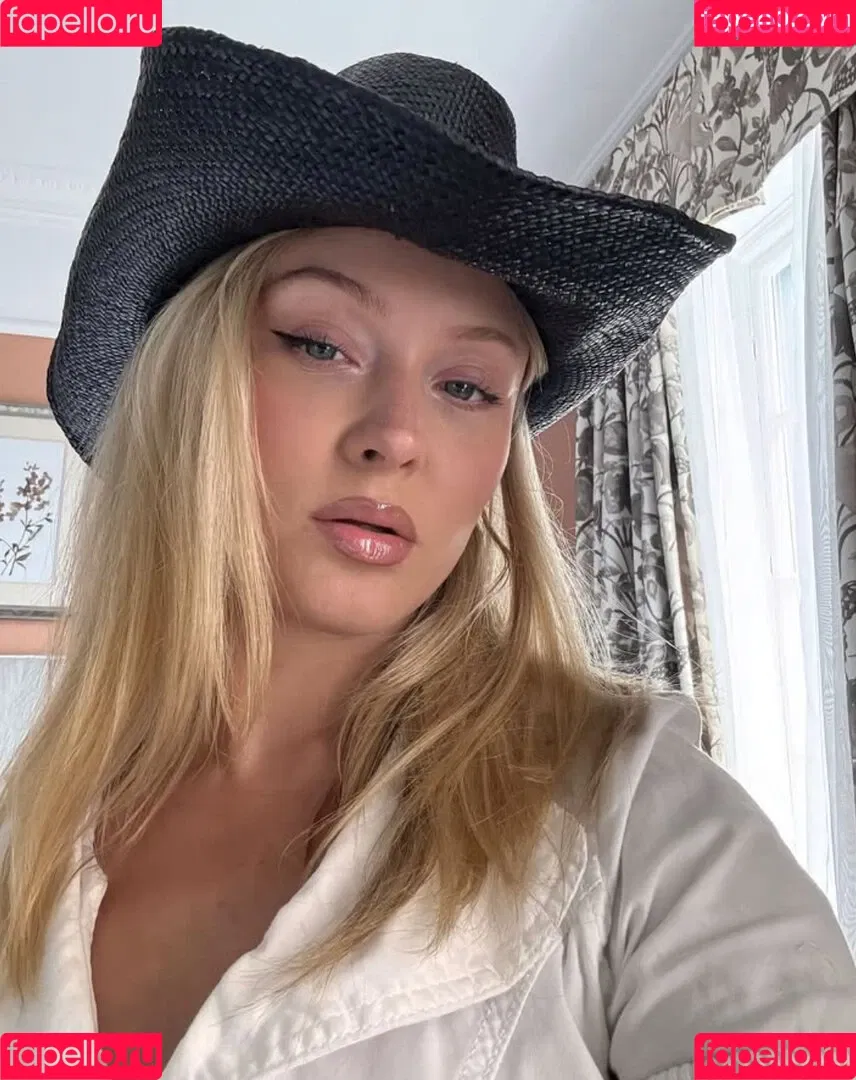 Zara Larsson / zaralarsson Onlyfans Photo Gallery 