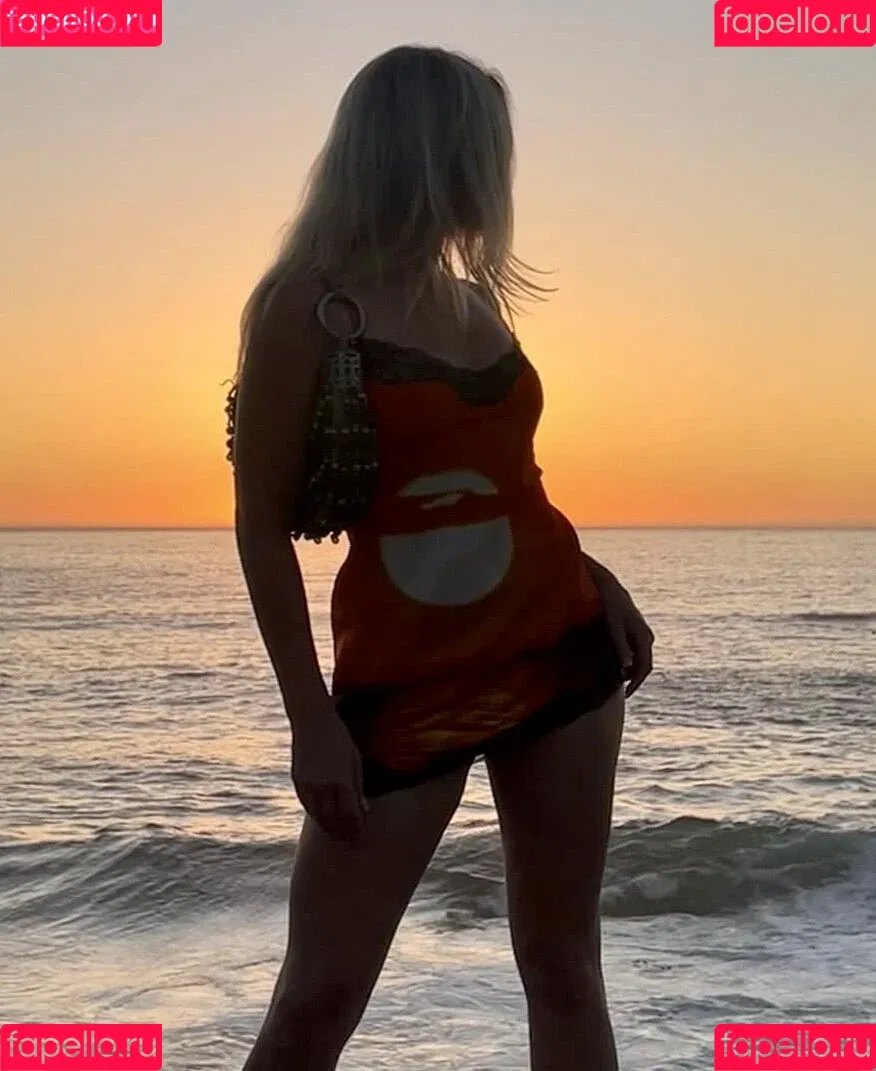 Zara Larsson / zaralarsson Onlyfans Photo Gallery 