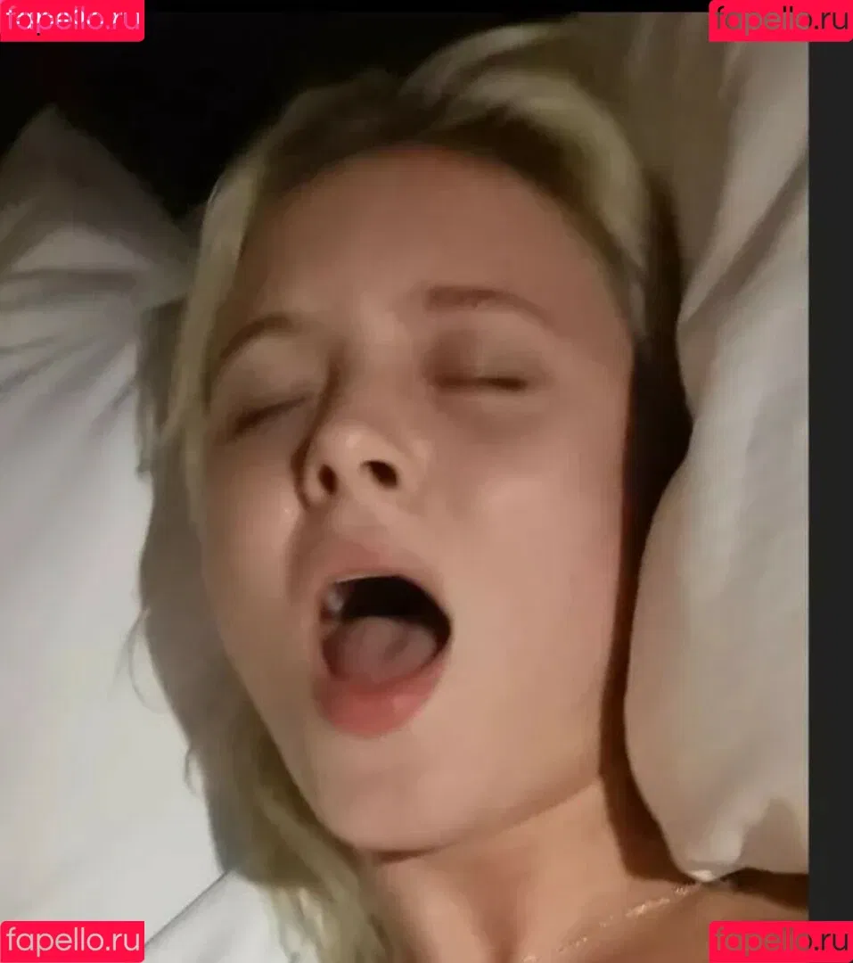 Zara Larsson / zaralarsson Onlyfans Photo Gallery 