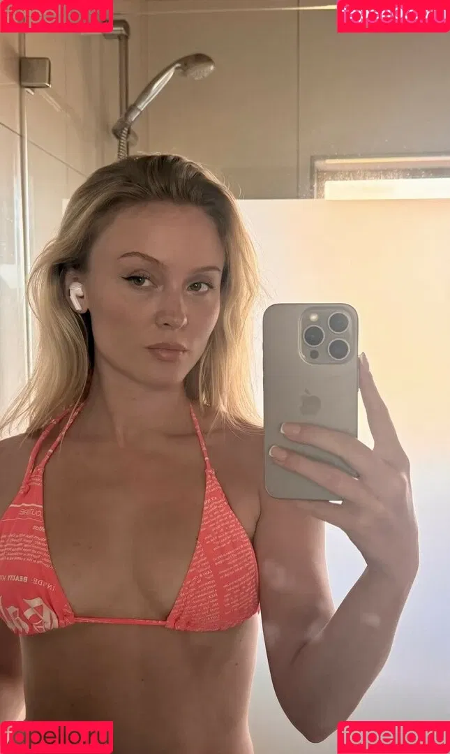 Zara Larsson / zaralarsson Onlyfans Photo Gallery 