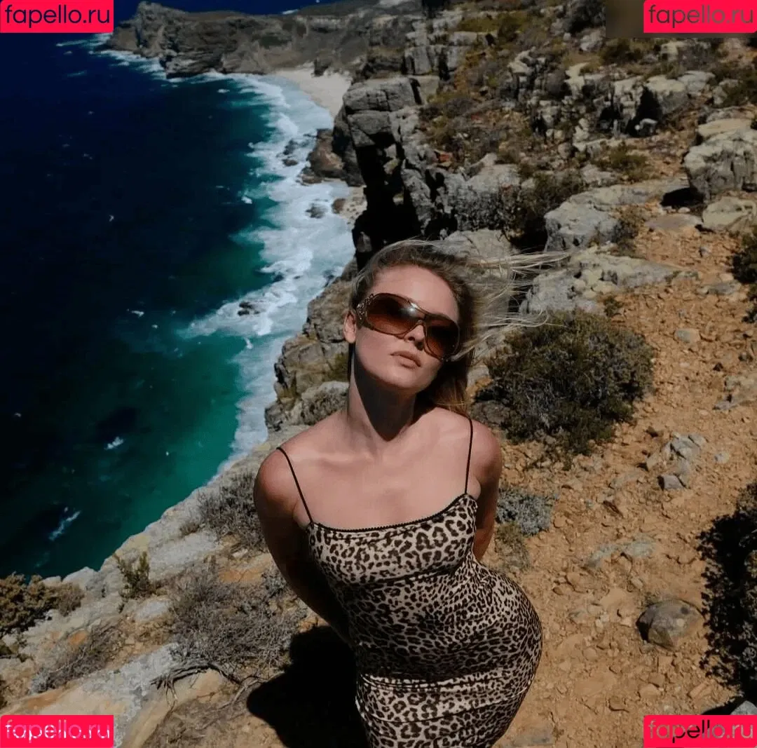 Zara Larsson / zaralarsson Onlyfans Photo Gallery 
