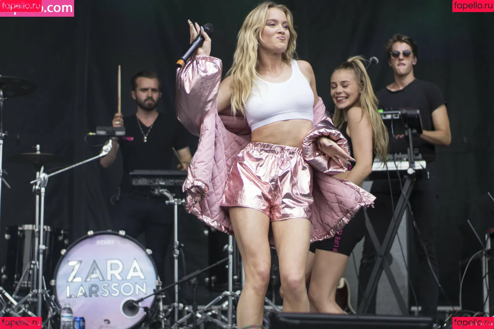 Zara Larsson / zaralarsson Onlyfans Photo Gallery 