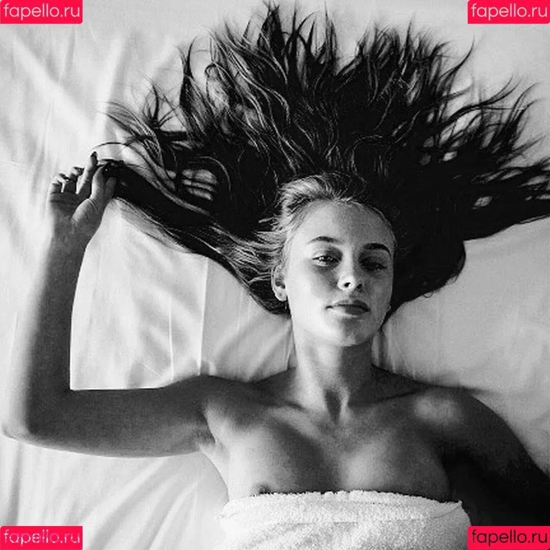 Zara Larsson / zaralarsson Onlyfans Photo Gallery 