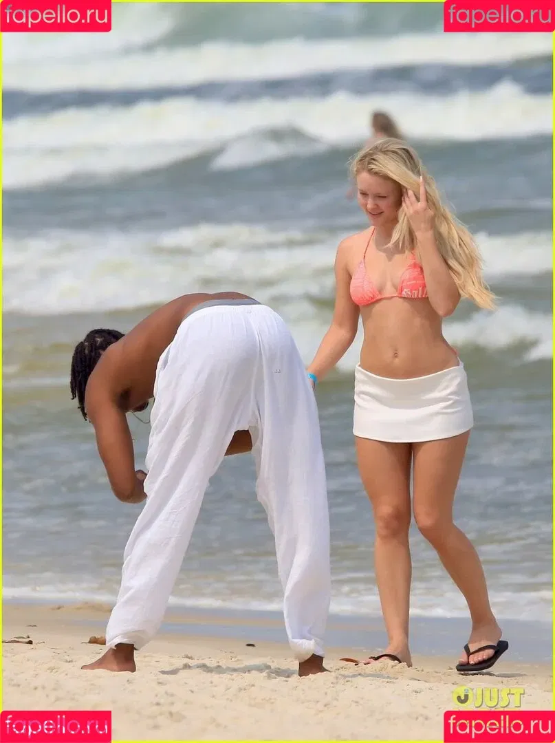 Zara Larsson / zaralarsson Onlyfans Photo Gallery 
