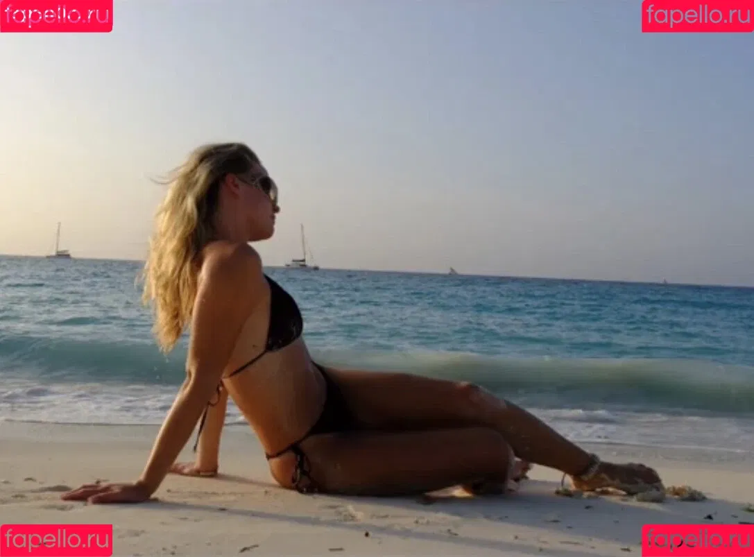 Zara Larsson / zaralarsson Onlyfans Photo Gallery 