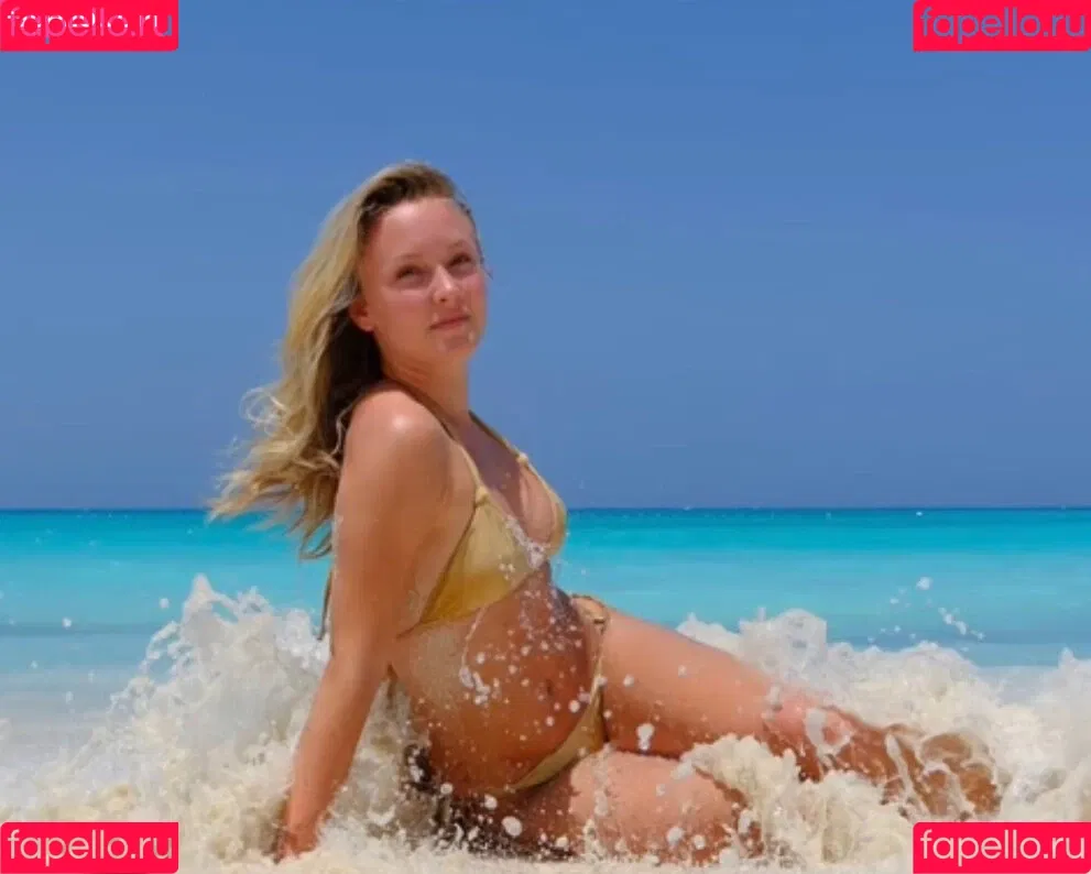 Zara Larsson / zaralarsson Onlyfans Photo Gallery 